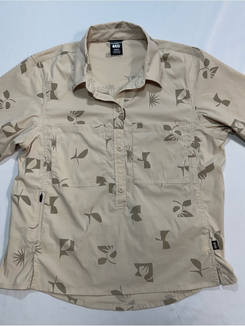 REI Beige Short-Sleeve Button-Down Camp Shirt with Leaf Print